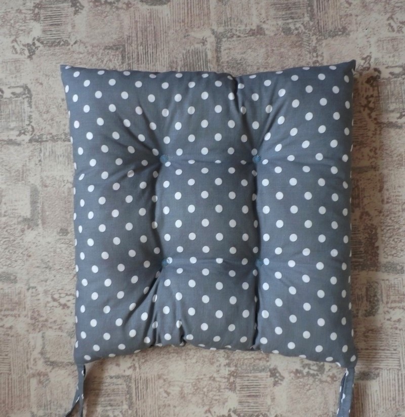 Sedák, polstr na židli PUNTÍK ŠEDÝ 