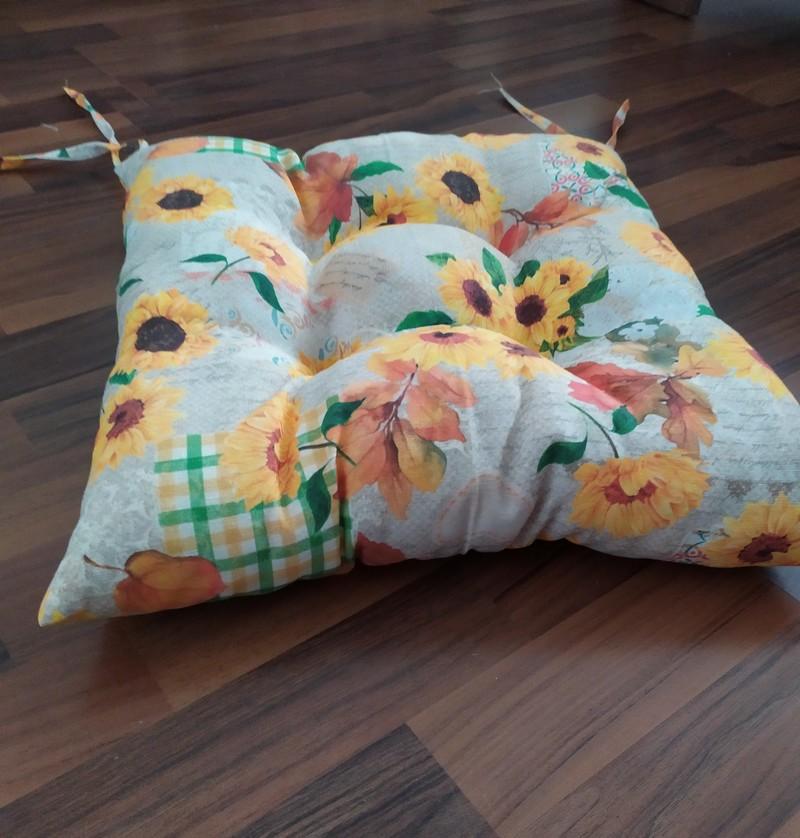 Sedák, polstr na židli prošívaný SLUNEČNICE