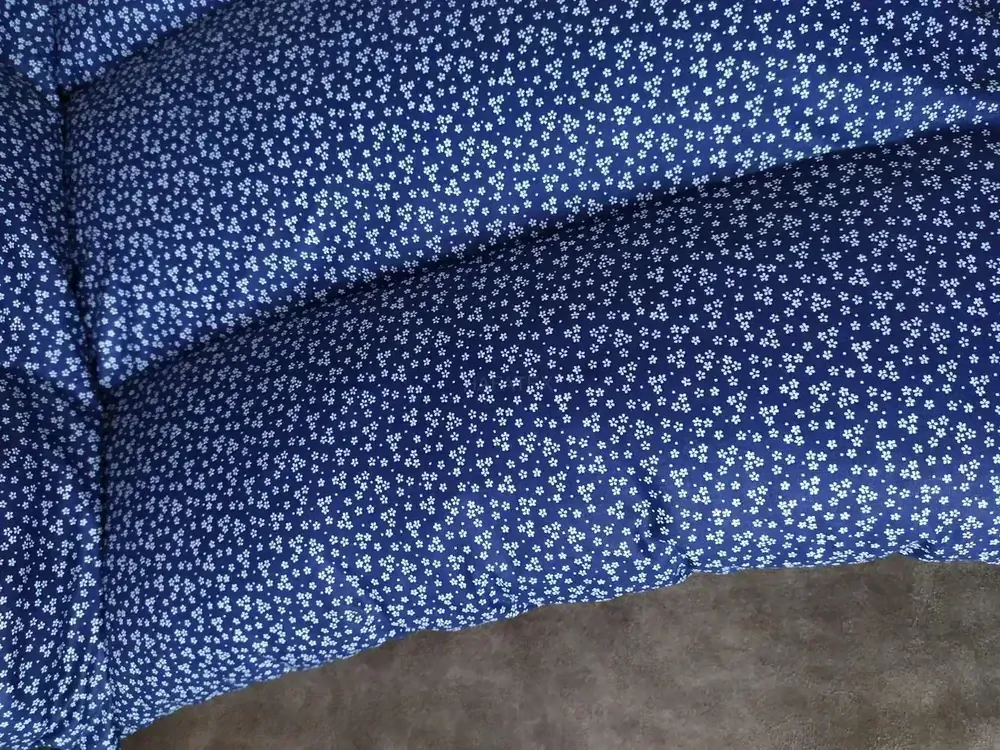 VYPRODÁNO Polstr na křeslo s povlakem MODROTISK KYTIČKY 