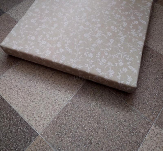 Hladký polstr PARADIS smetanová kvítka