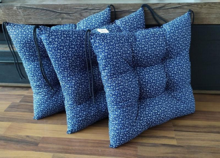 PODSEDÁK, POLSTR NA ŽIDLI MODROTISK kytičky