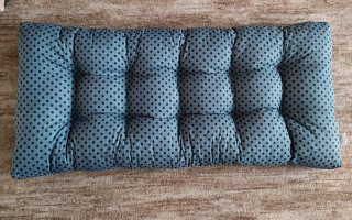 Sedák, polstr na botník PUNTÍK ČERNÝ